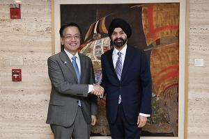 Choi attends World Bank Group Development Committee