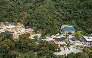 Yuhyuh Temple spreads teachings of Buddha in the center of Gimhae City